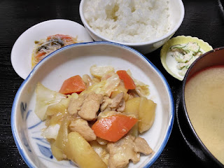 鶏と野菜のサッパリ炒め、春雨サラダなど今日のランチです♪