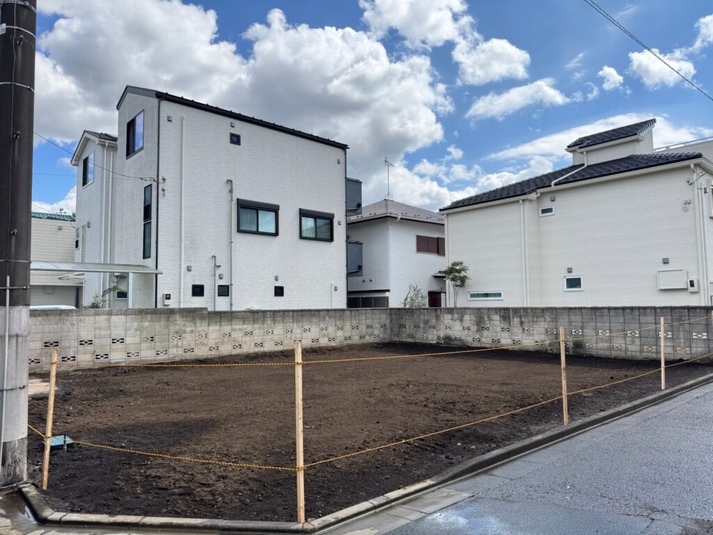 解体完了で土の見えている景色ースリーベルデイ石神井公園