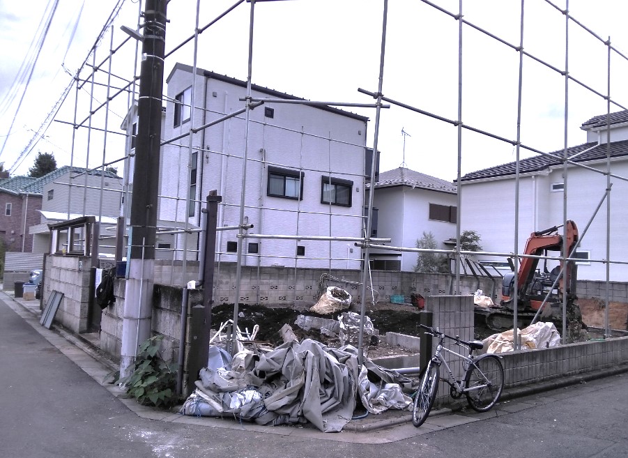 スリーベルデイ石神井公園の家が無くなり、土が見えています